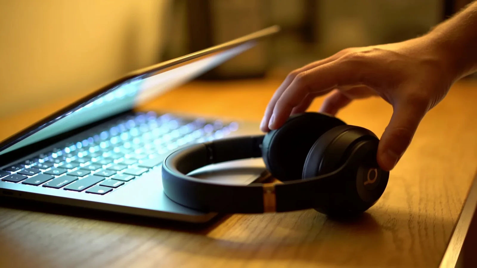 Direct the focus sound in plain English