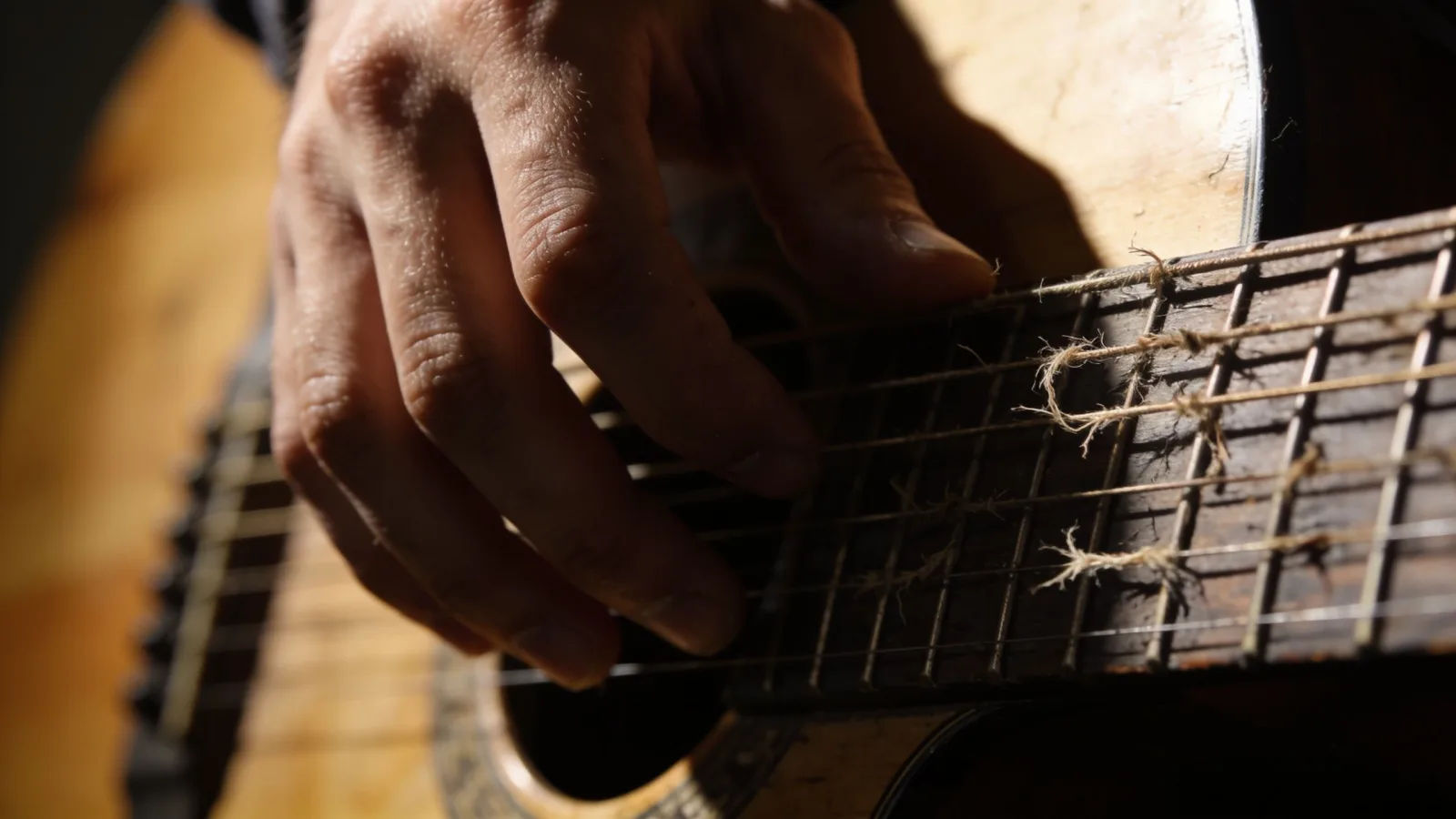 Direct the grunge sound in plain English