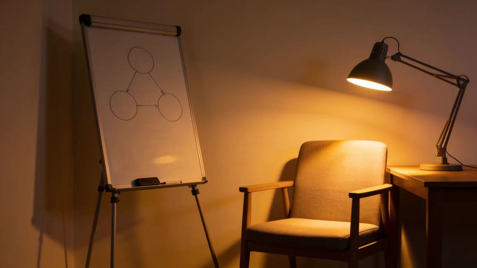 Fill a quiet explainer without music