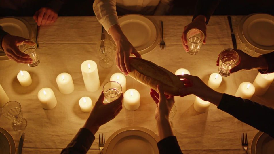 Fill a dinner scene under the dialogue