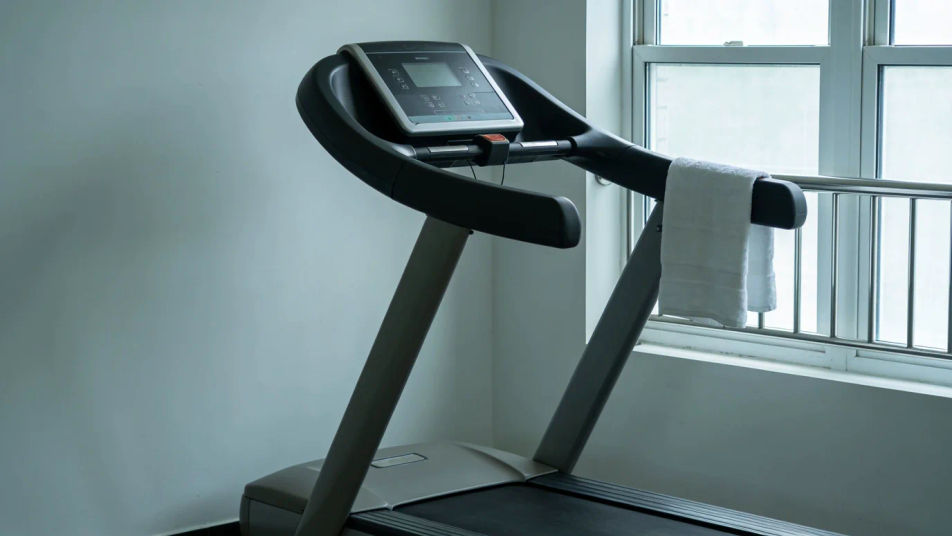 Carry a workout scene with no music
