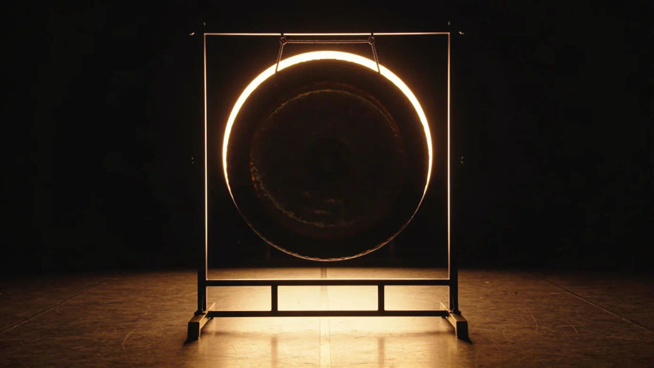Hit the title card with one gong crash