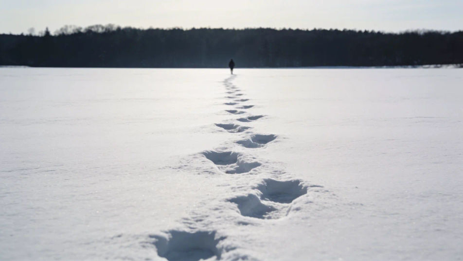 Carry a snowy trek without music