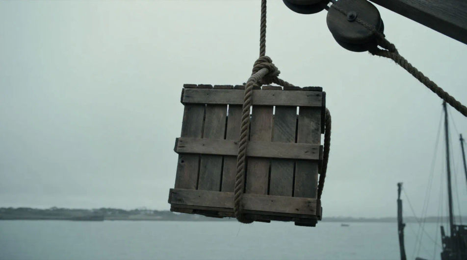 Cover a pause with a rope sliding over a pulley