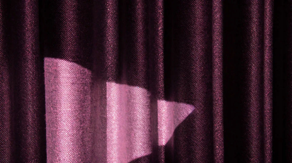 Hint at a stage disaster off screen