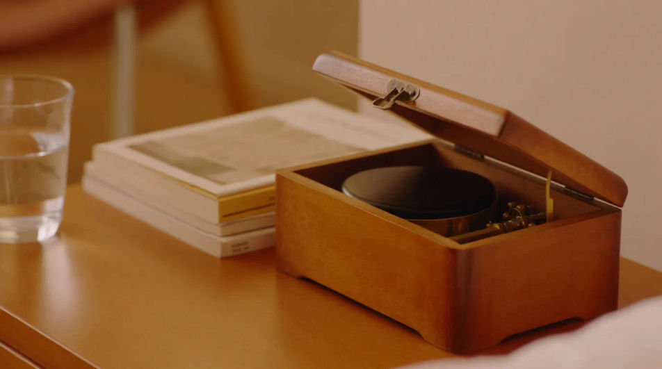 Open a keepsake scene with the first notes