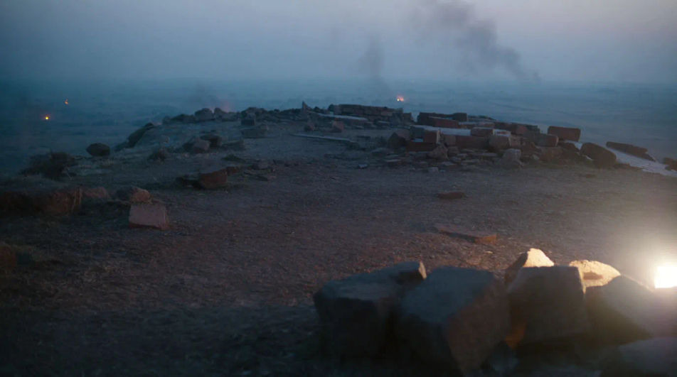 Open a war scene on the approach