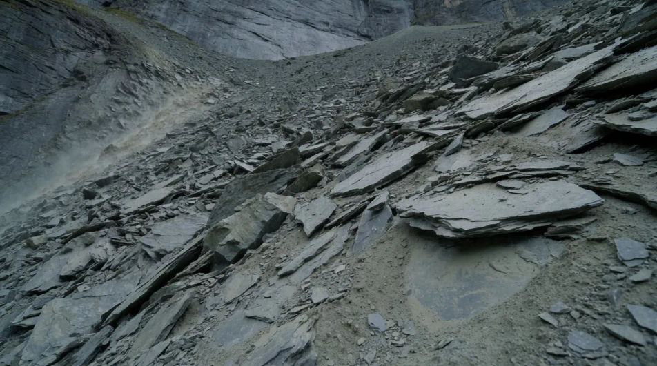 Put the viewer on a loose mountain slope
