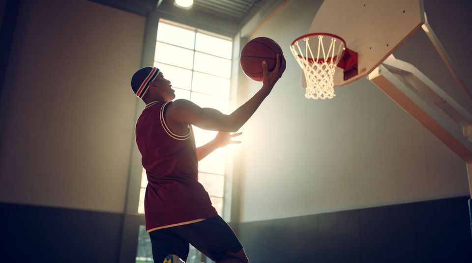 Keep a wordless highlight running on court sound alone