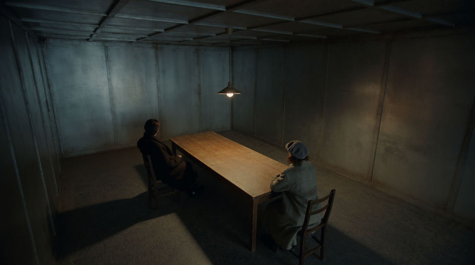 Sit under a scene where nobody speaks
