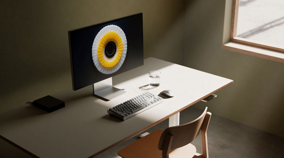 Keep a still frame alive without adding a track