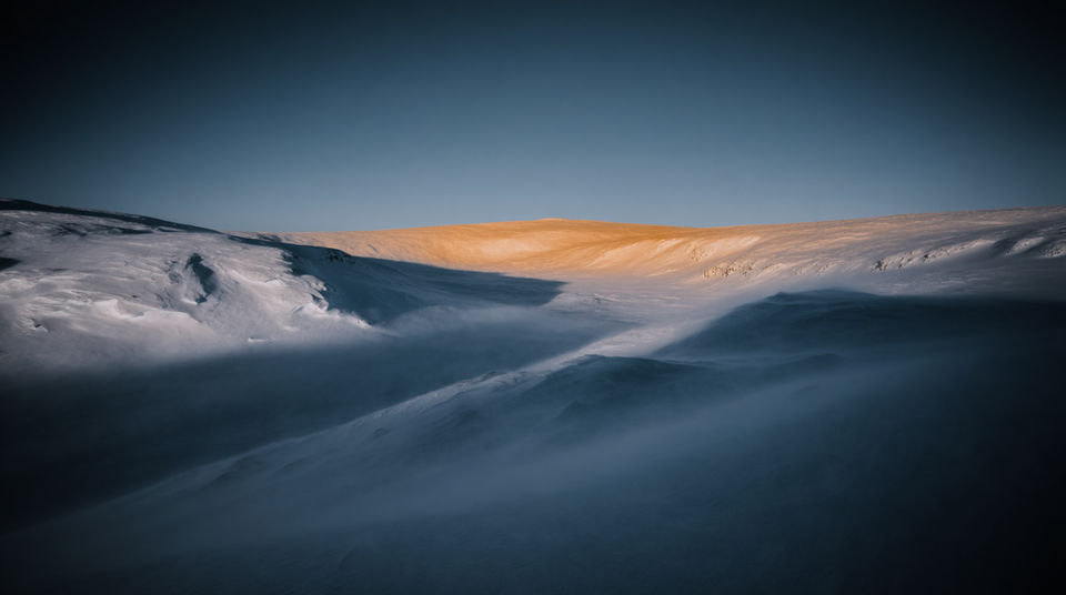 Open a landscape with one held note