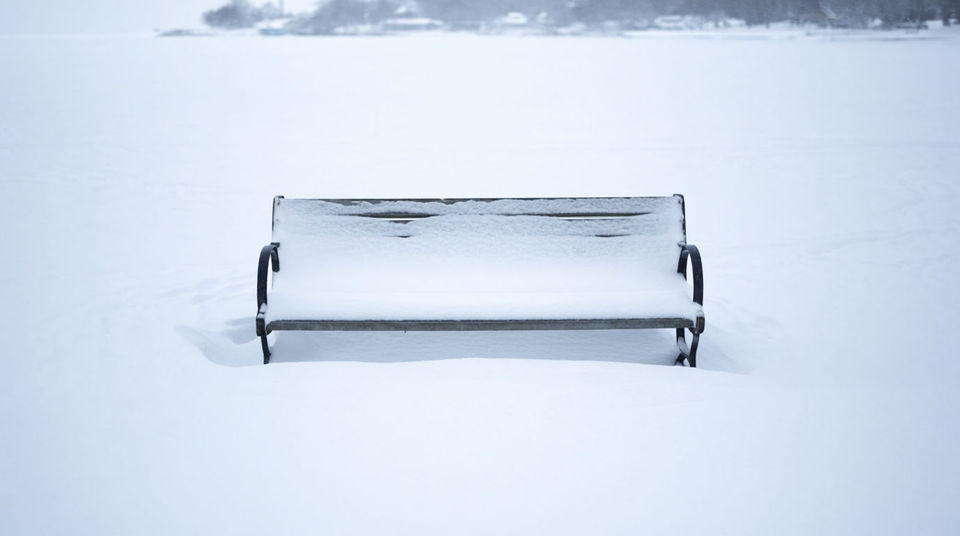 When a snowbound scene has nobody talking