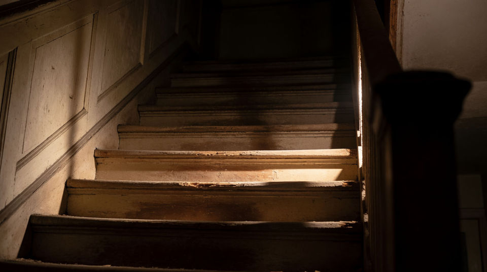 Make the stairs answer a footstep