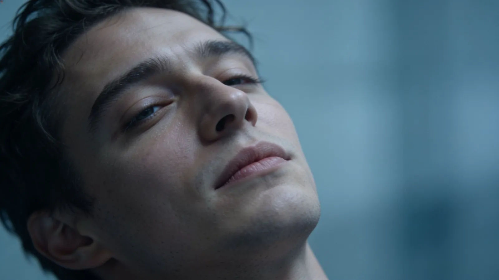 Cool unbothered narrator with half-lidded gaze