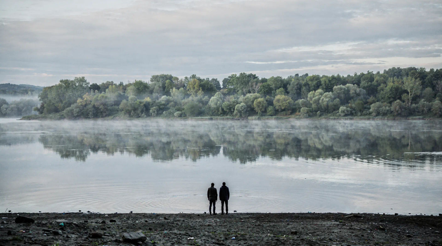 Plano general: La mañana en el río
