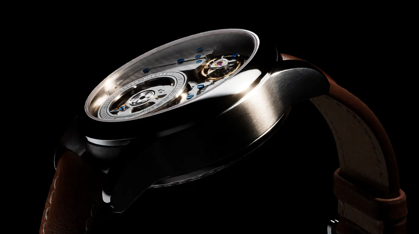 Plano hero: El reloj sobre negro