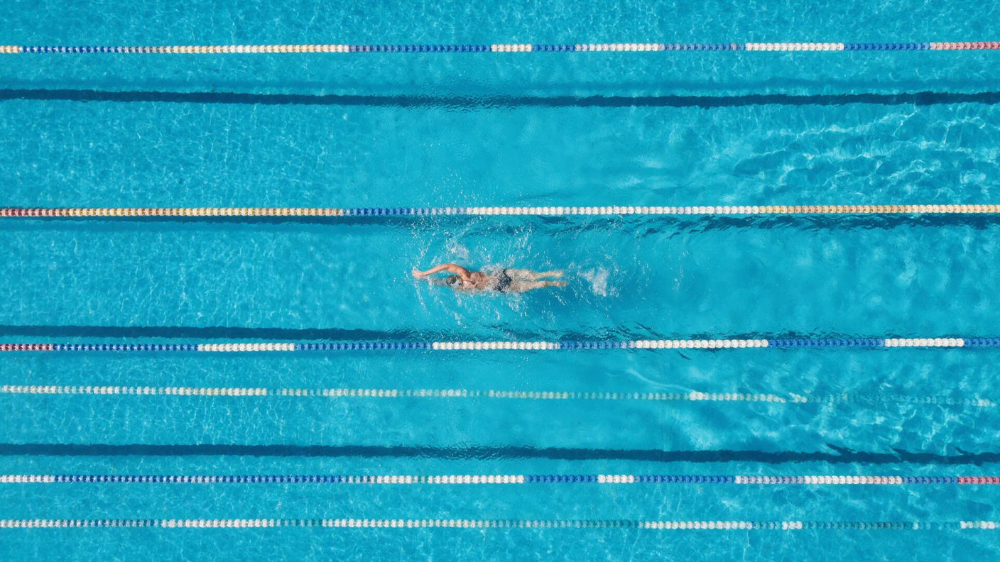 Plano cenital: La piscina desde arriba