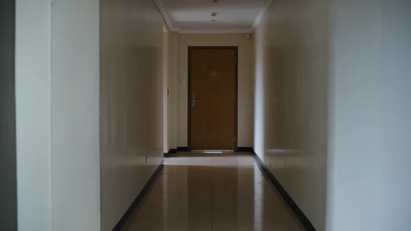 Acercamiento de cámara: El pasillo del edificio