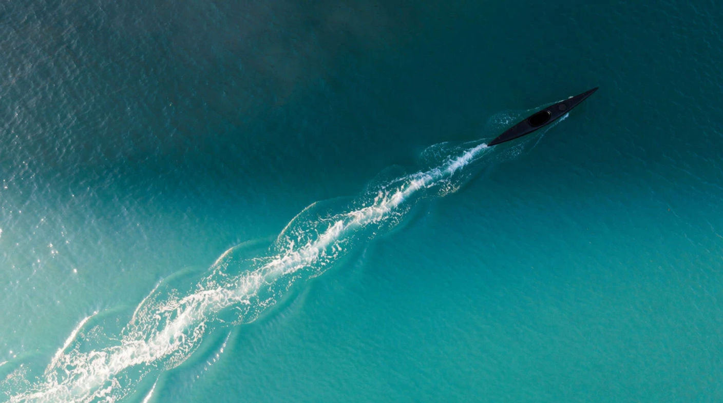 Drone shot: Top-Down Descent