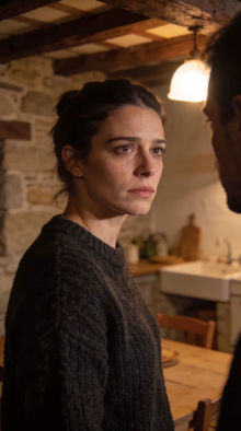 Finished vertical episode frame with the line in Euskara