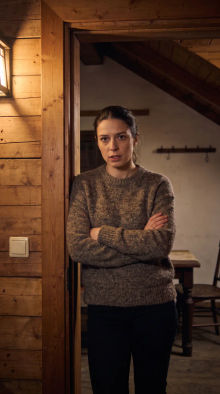Finished vertical episode frame with the line in Slovenčina