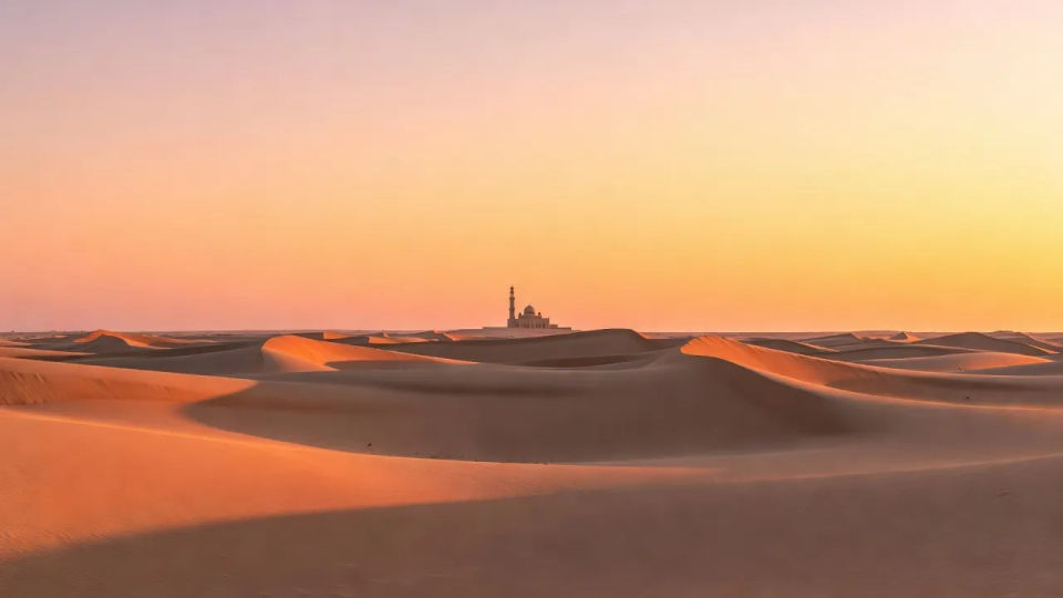 Desert-dawn panorama
