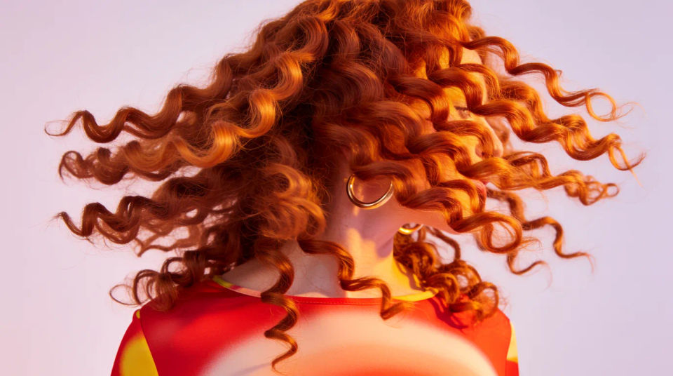 Curls in motion