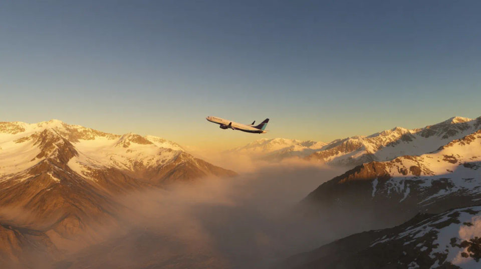 Steigflug bei Sonnenaufgang über Bergen