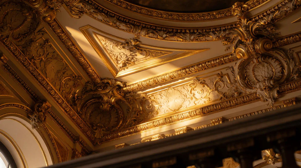 Ornamentale Golddecke