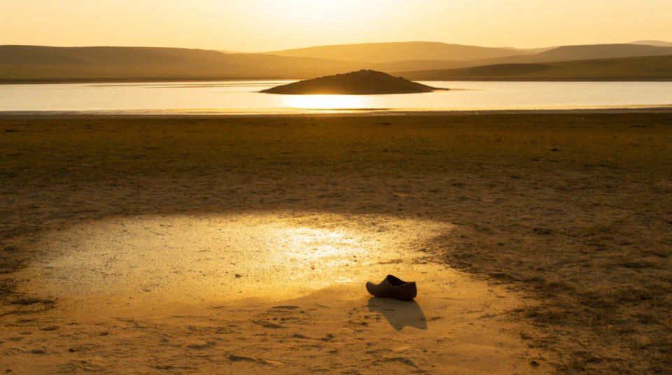 Goldene Sonnenuntergangsspiegelung