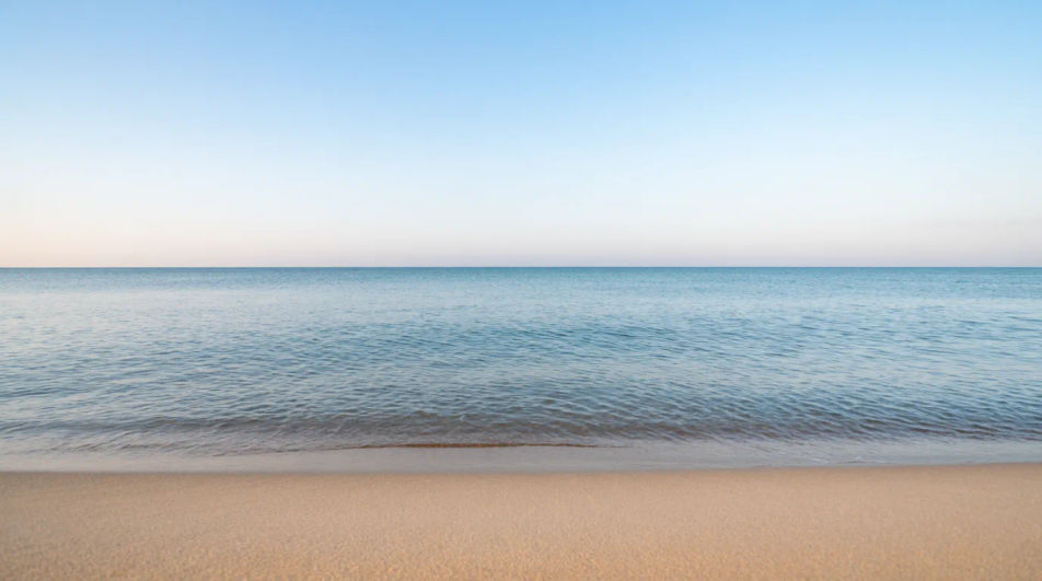 Beach horizon expanse