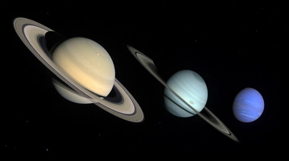 Ringed planets together