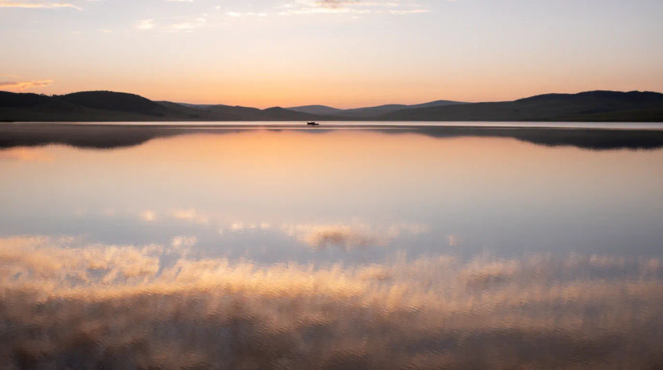 Still lake reflection