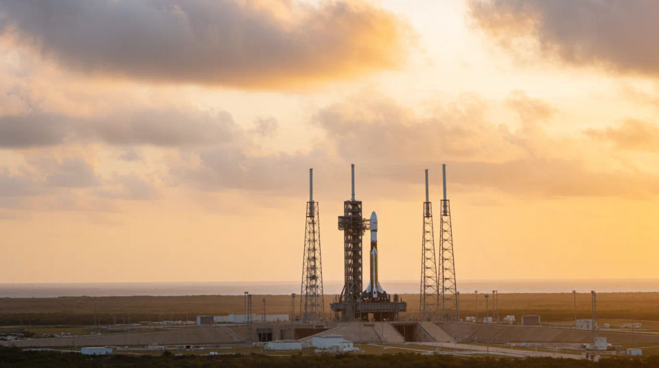 Plataforma de lanzamiento al amanecer