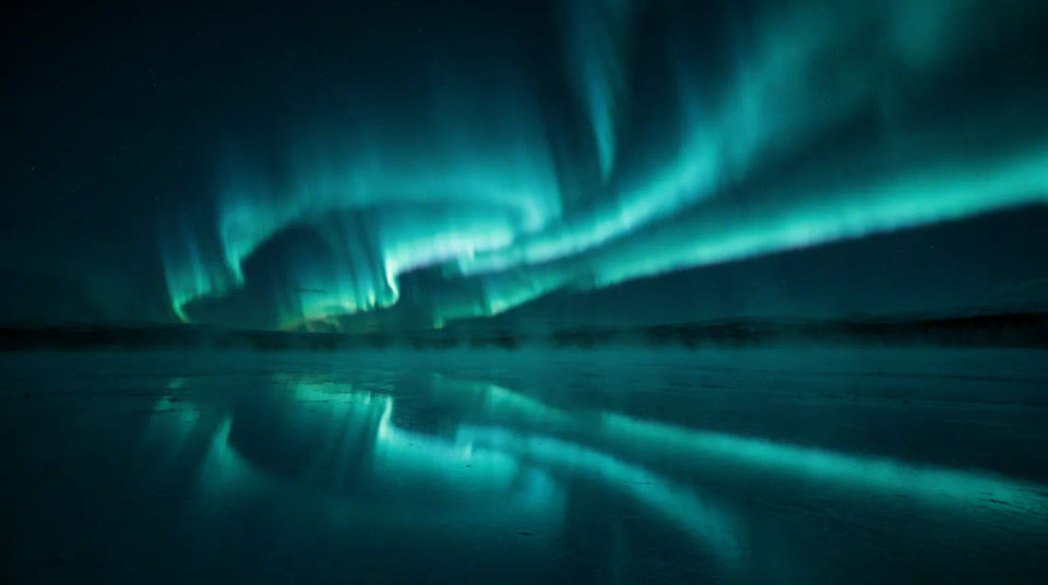 Cielo de aurora en verde azulado