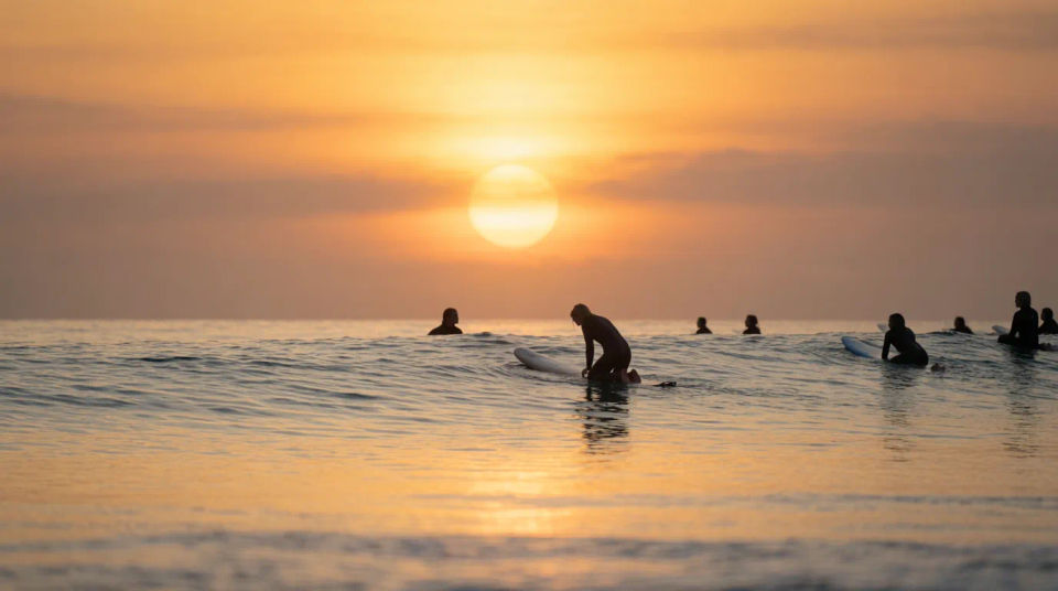 Horizonte de línea al atardecer