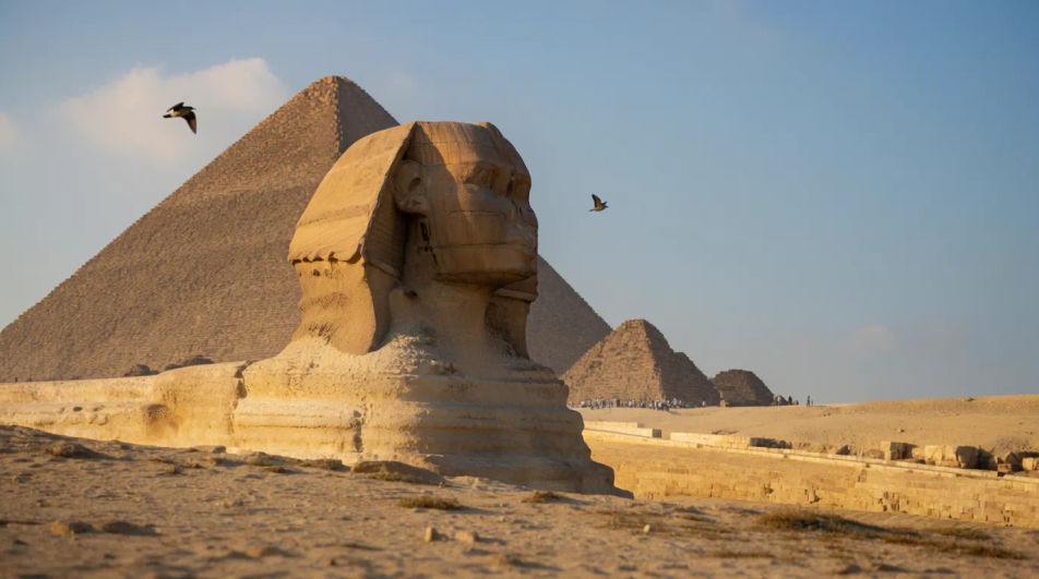 Le Sphinx et la pyramide