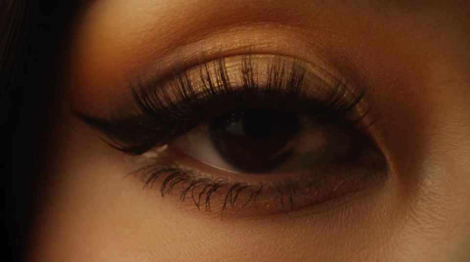 Single-eye macro detail