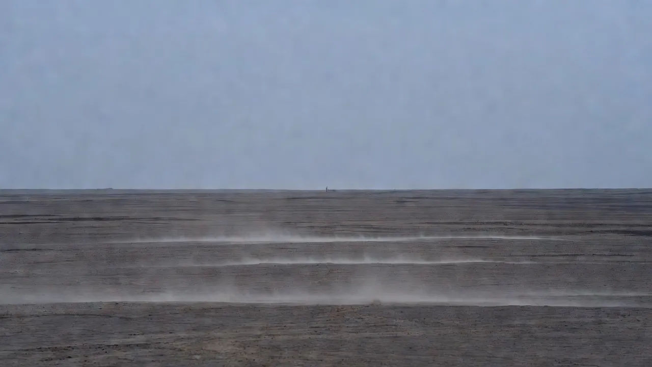 Wide horizon establishing frame