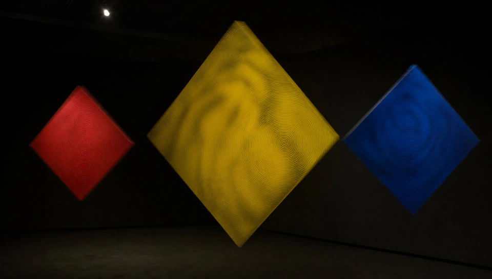 Rotating geometry installation