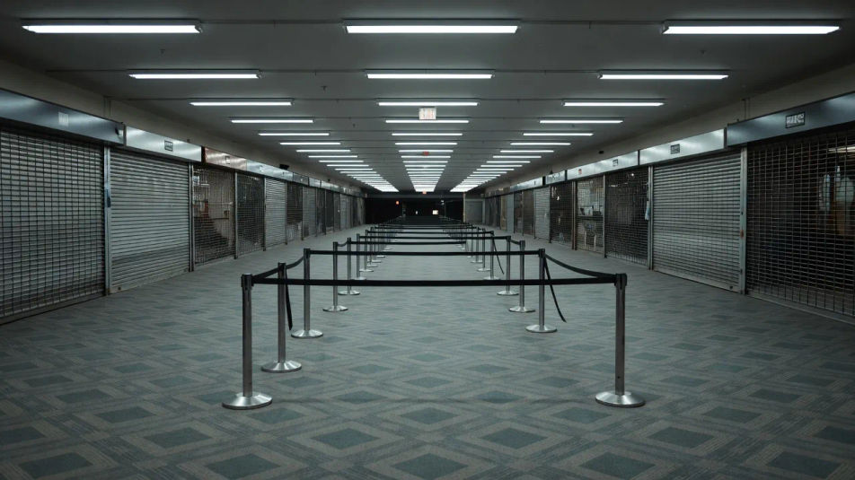 人けのないコンコース