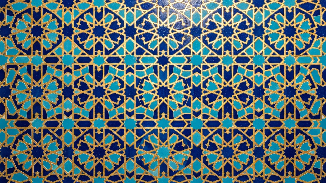 Endless tiling wall
