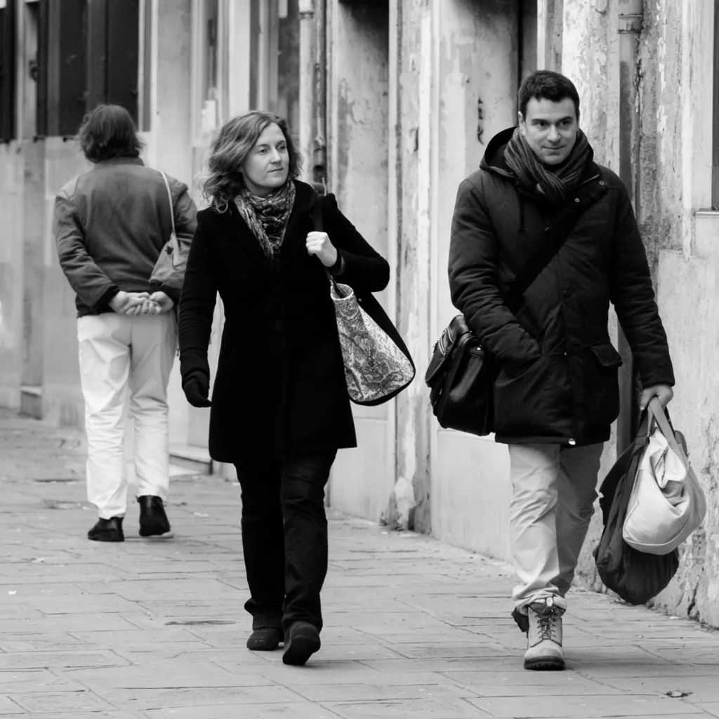 A street photo in a classic reportage black and white with grain