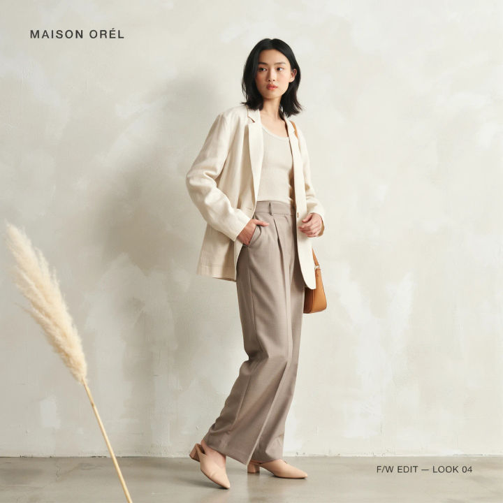 Post vertical de lookbook de moda no Instagram em tons neutros