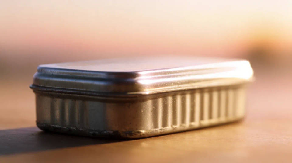 Make a blurred product photo usable