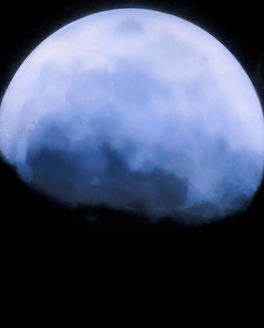 cloudy_moon　OD1966 AI falling moon video generator | Morphic