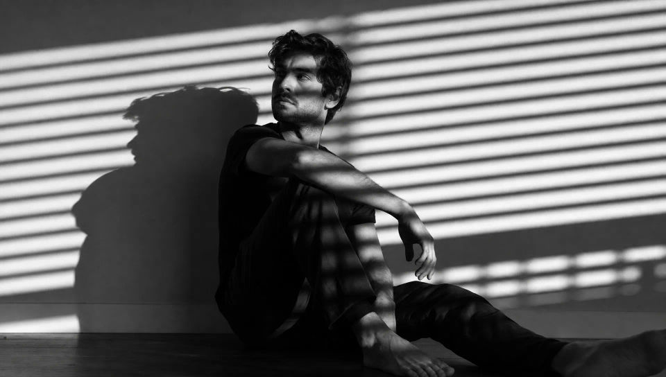 Blinds and hard light